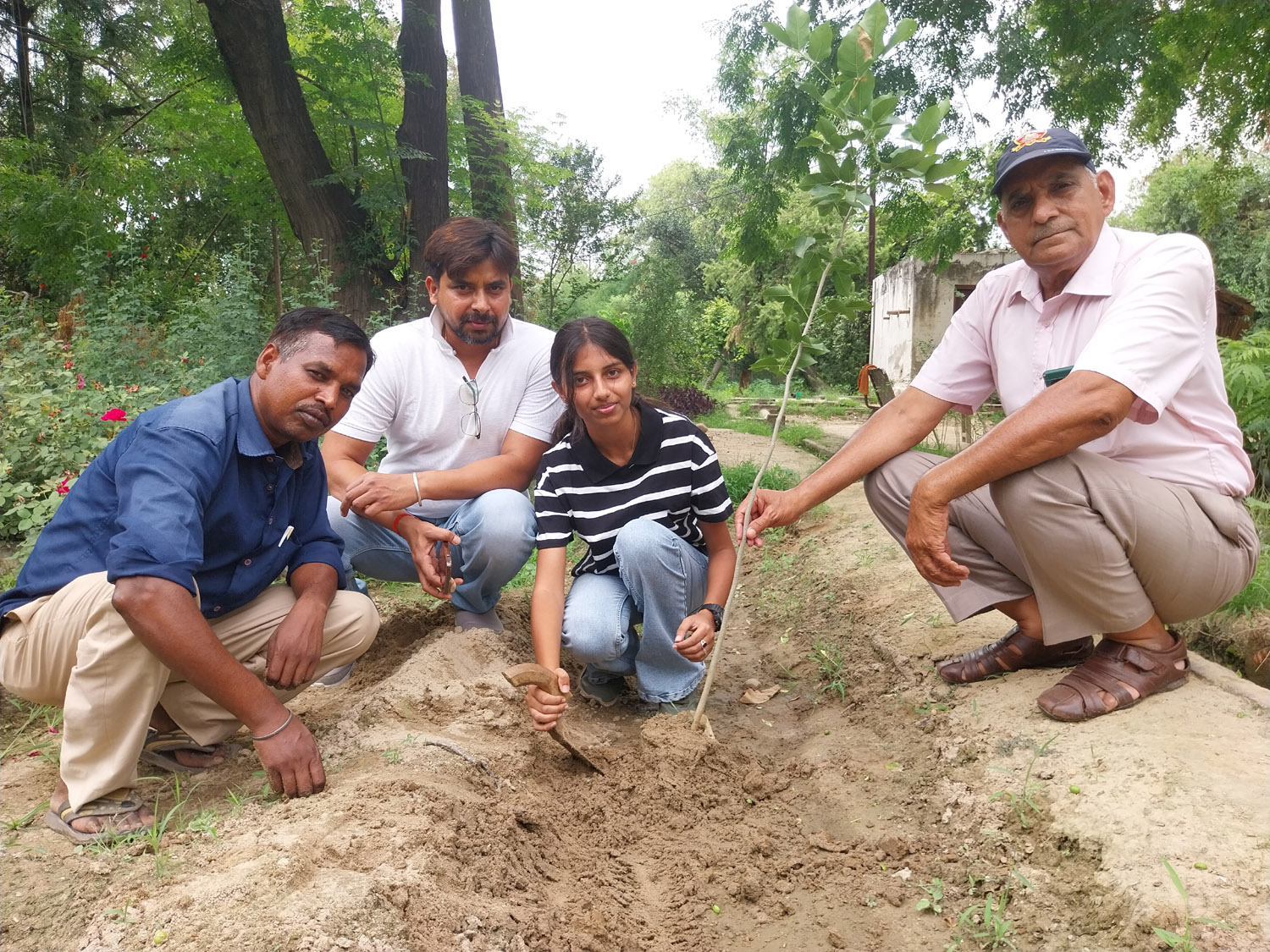 Raj Kumar Parti sets target of planting 251 trees this year; Every youth should come forward to protect the world environment: Garima Mishra